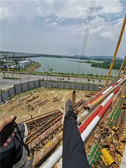 禹城市作业中发生设备损坏或人员意外，责任怎么划分？